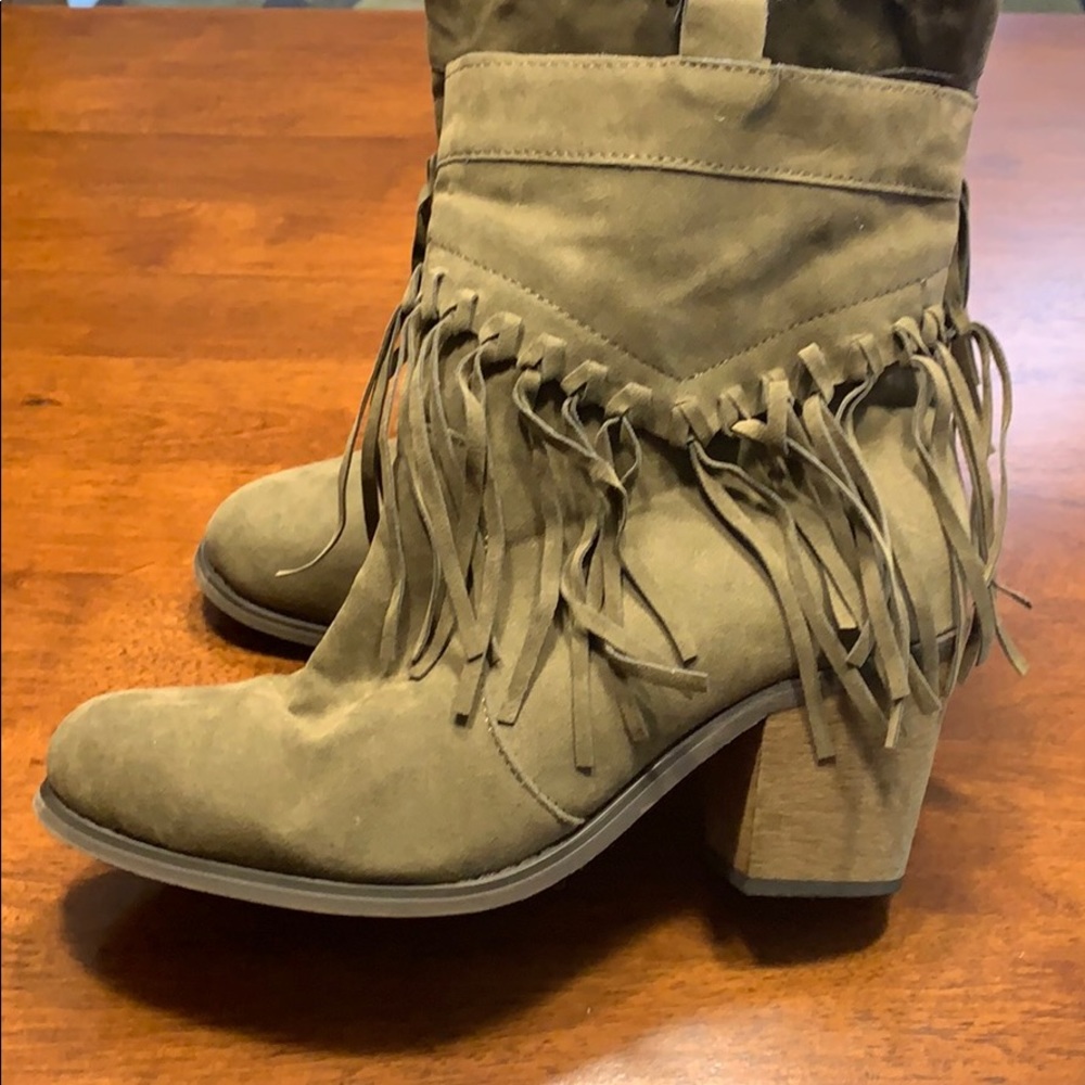 Green heeled fringes booties